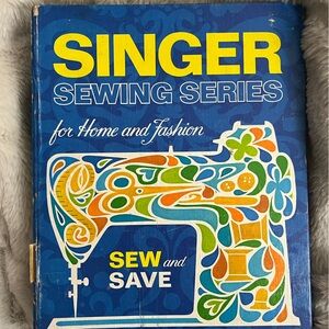 🧡 2/$15 🧡 Singer Sewing Series Book
